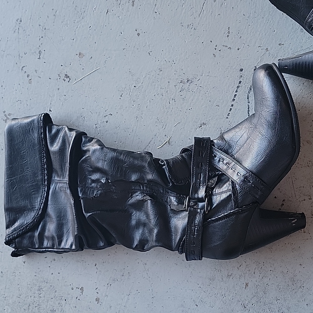 Bkack Boots - image 2